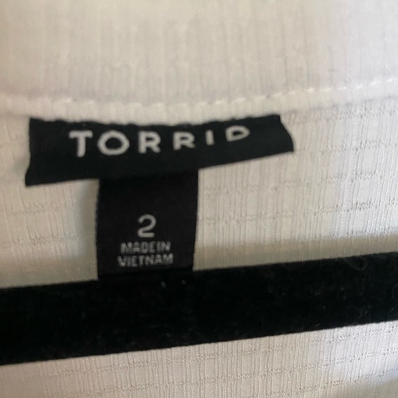 NWOT Torrid size 2 white gauze, Boho, flutter sleeve, baby doll top - Picture 3 of 6